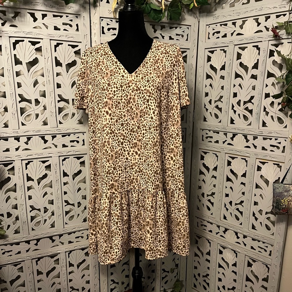 A. NEW DAY DARLING TAN & BROWN ANIMAL PRINT SUPER CUTE SHORT SLEEVE MIDI DRESS